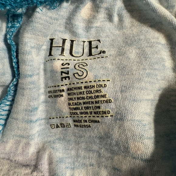 HUE Beach Theme Capris - Picture 3 of 3